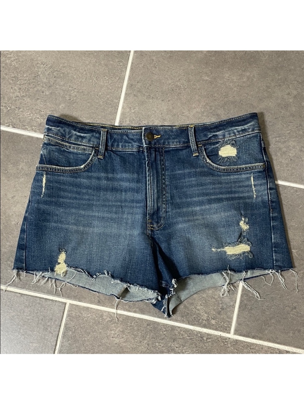 Wrangler High Rise Vintage 3” Shorts size 10